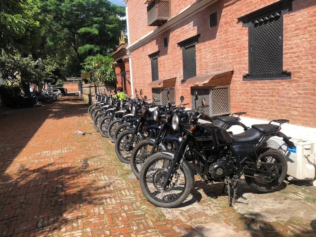 Les Royal Enfield prêtes pour le départ